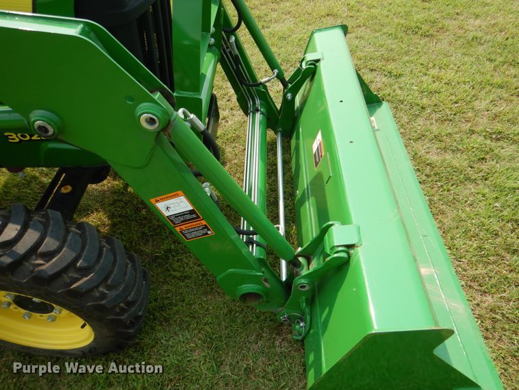 image for item IR9033 2017 John Deere 3025E  MFWD tractor