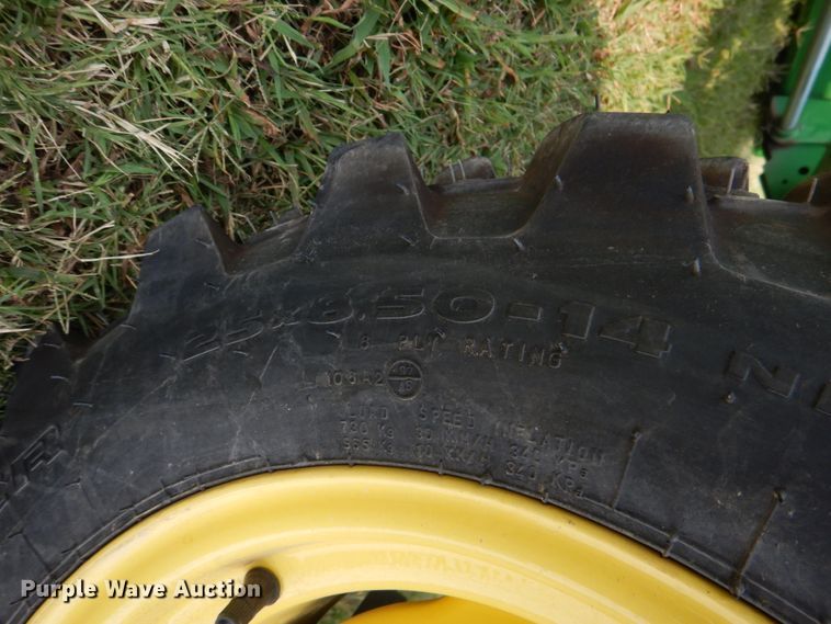 image for item IR9033 2017 John Deere 3025E  MFWD tractor