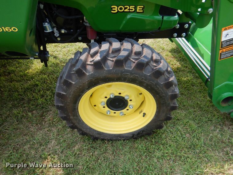 image for item IR9033 2017 John Deere 3025E  MFWD tractor