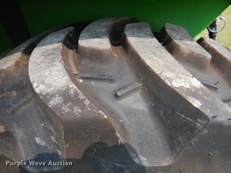 image for item IR9033 2017 John Deere 3025E  MFWD tractor