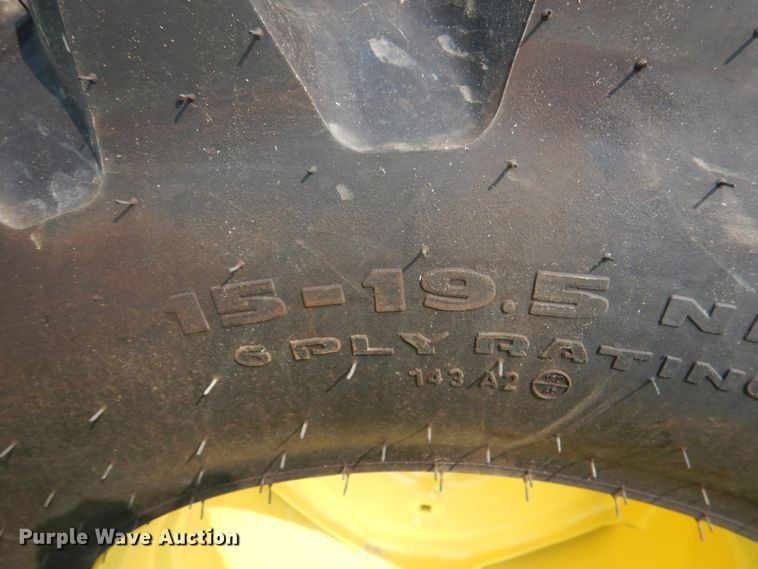 image for item IR9033 2017 John Deere 3025E  MFWD tractor