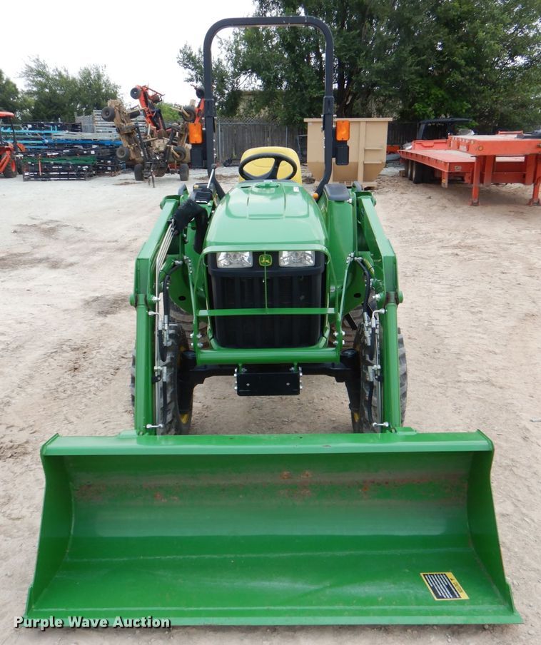 image for item IR9034 2017 John Deere 3025E  MFWD tractor
