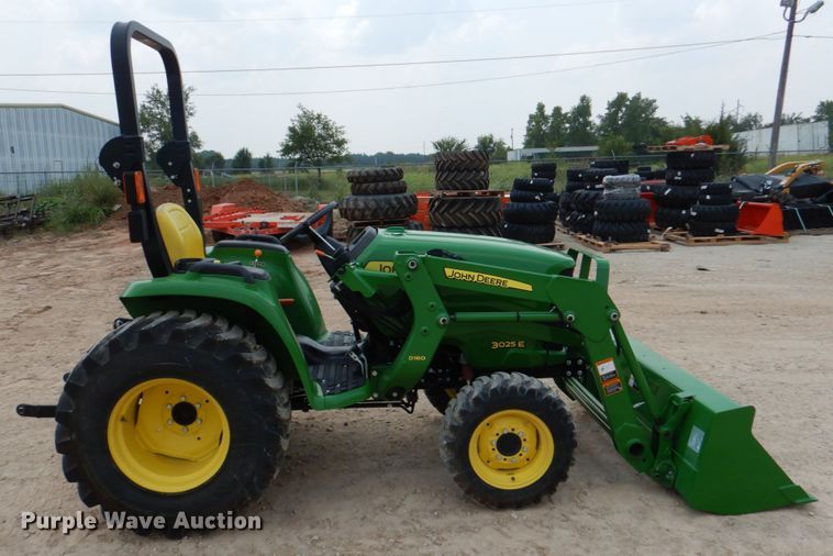 image for item IR9034 2017 John Deere 3025E  MFWD tractor