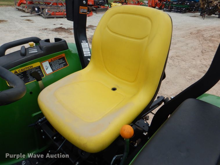 image for item IR9034 2017 John Deere 3025E  MFWD tractor