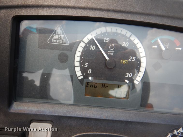 image for item IR9034 2017 John Deere 3025E  MFWD tractor