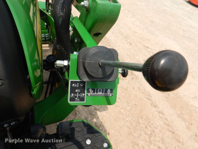 image for item IR9034 2017 John Deere 3025E  MFWD tractor