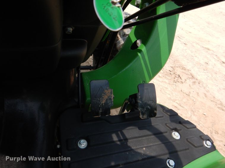 image for item IR9034 2017 John Deere 3025E  MFWD tractor