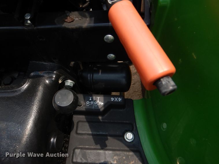 image for item IR9034 2017 John Deere 3025E  MFWD tractor