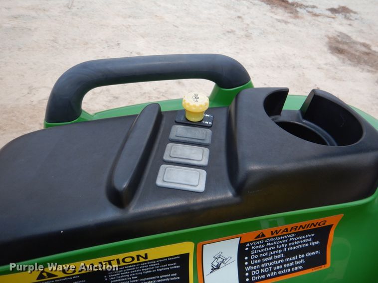 image for item IR9034 2017 John Deere 3025E  MFWD tractor