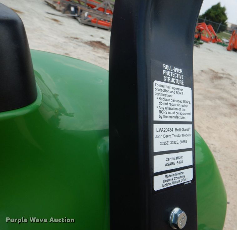 image for item IR9034 2017 John Deere 3025E  MFWD tractor