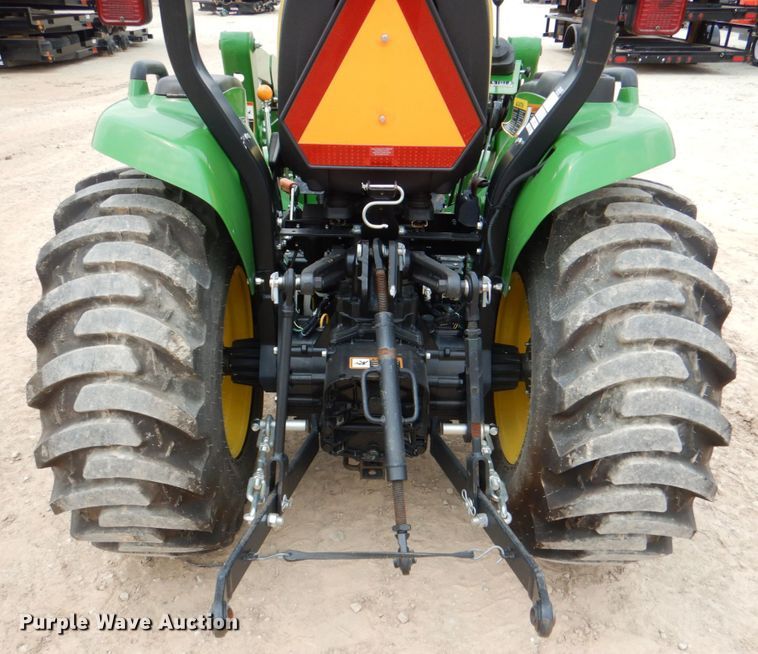 image for item IR9034 2017 John Deere 3025E  MFWD tractor