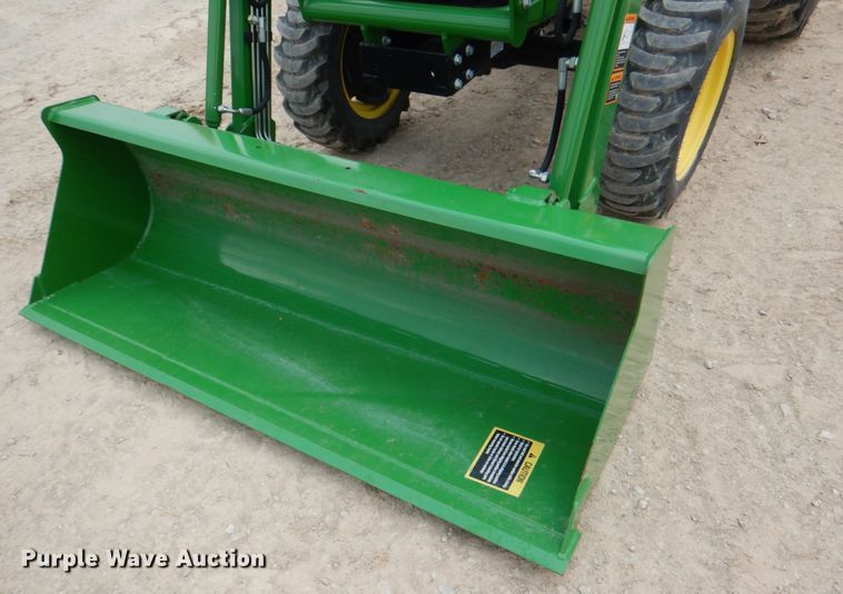 image for item IR9034 2017 John Deere 3025E  MFWD tractor