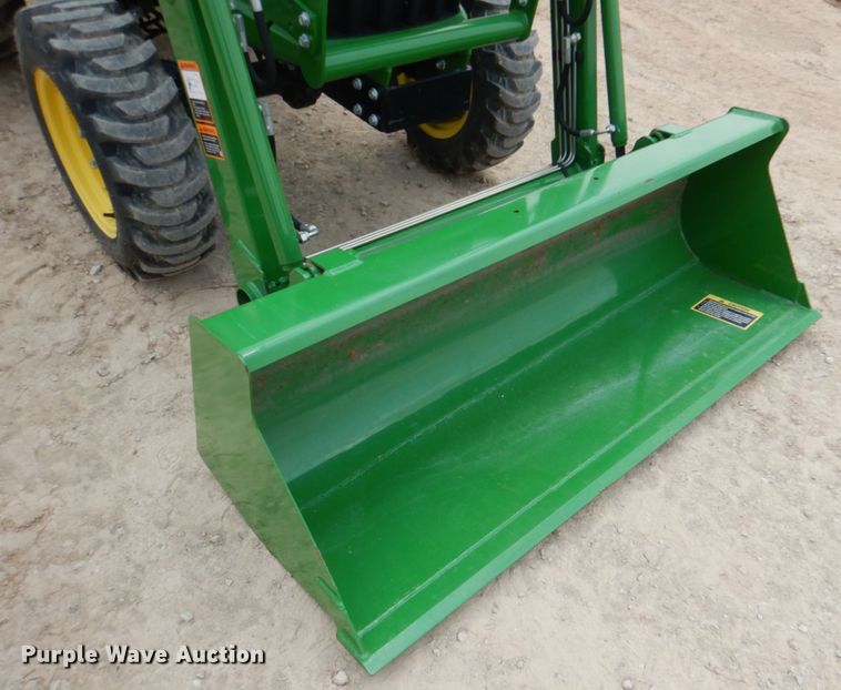 image for item IR9034 2017 John Deere 3025E  MFWD tractor