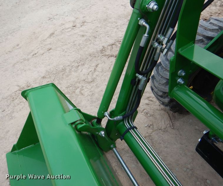 image for item IR9034 2017 John Deere 3025E  MFWD tractor