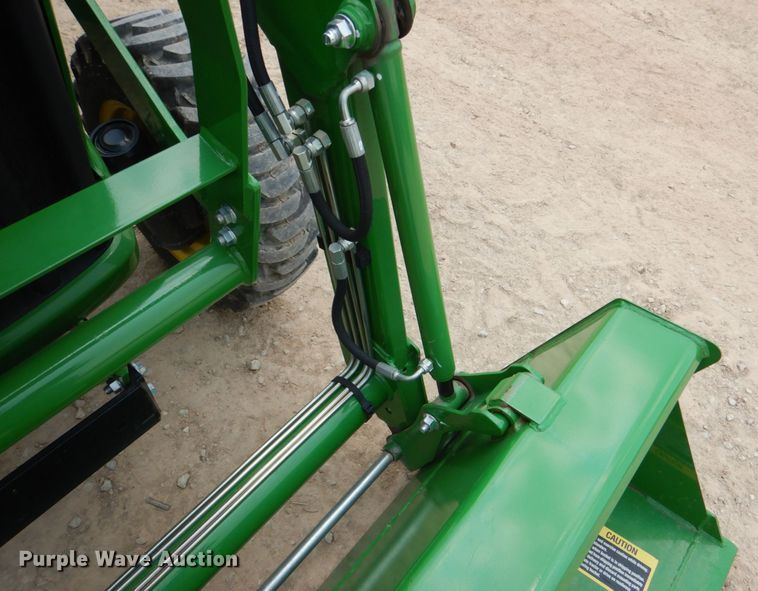 image for item IR9034 2017 John Deere 3025E  MFWD tractor