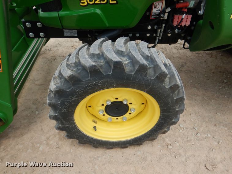 image for item IR9034 2017 John Deere 3025E  MFWD tractor