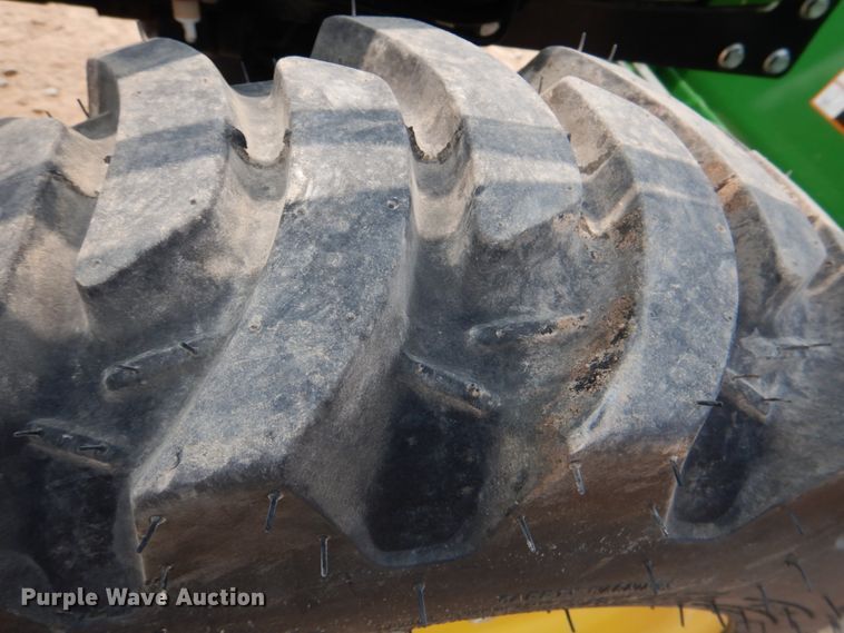 image for item IR9034 2017 John Deere 3025E  MFWD tractor