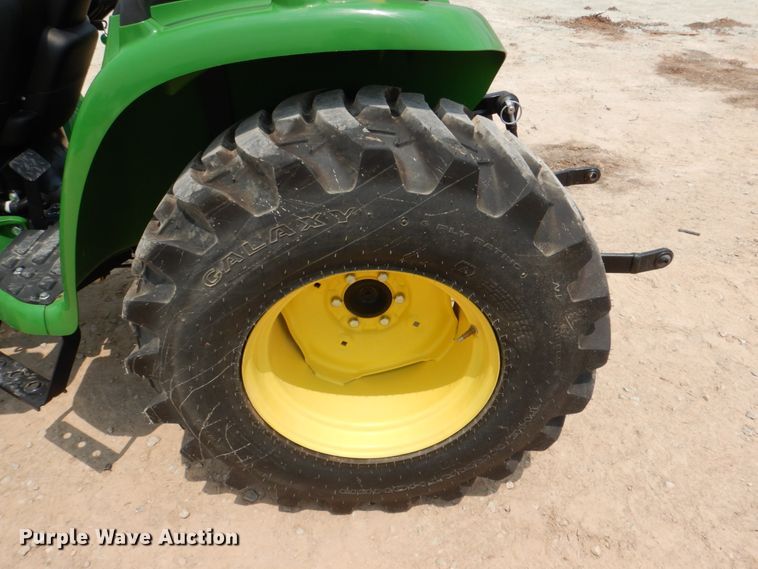 image for item IR9034 2017 John Deere 3025E  MFWD tractor