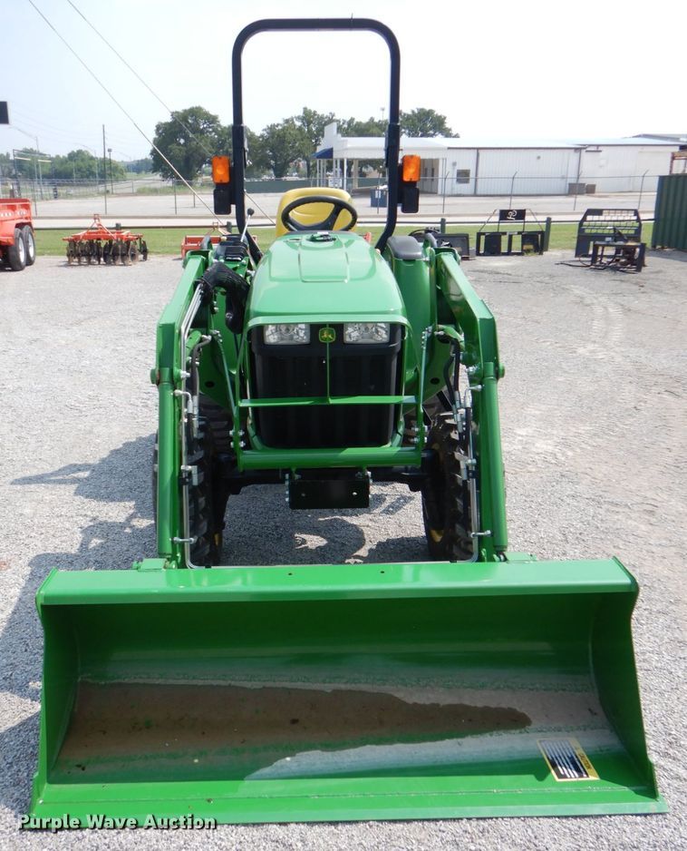 image for item IR9037 2017 John Deere 3025E  MFWD tractor