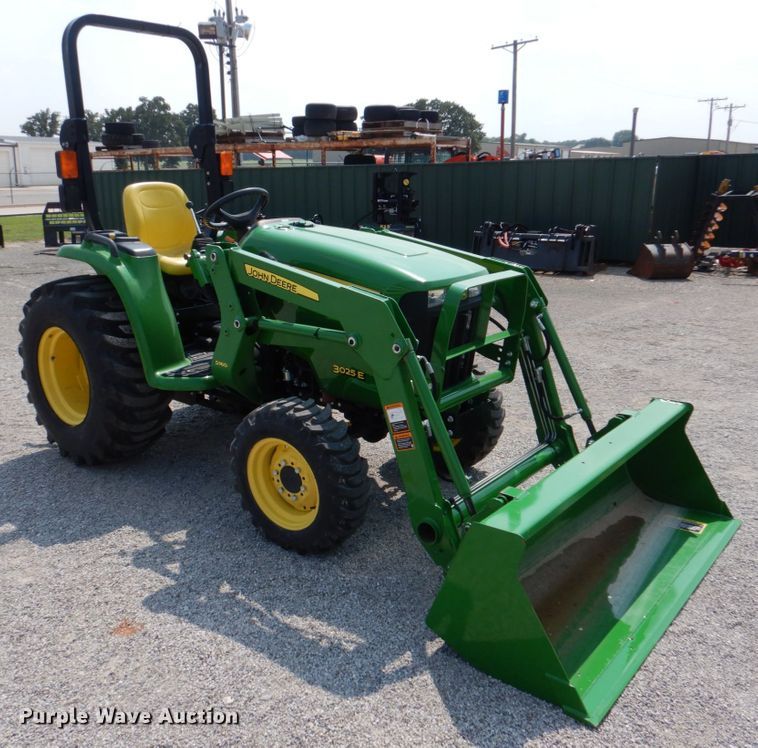 image for item IR9037 2017 John Deere 3025E  MFWD tractor