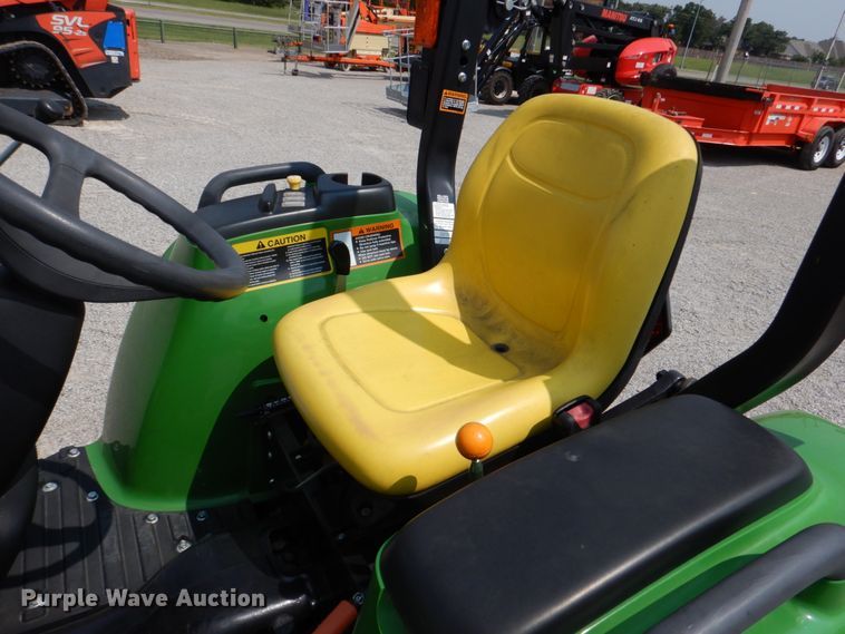 image for item IR9037 2017 John Deere 3025E  MFWD tractor