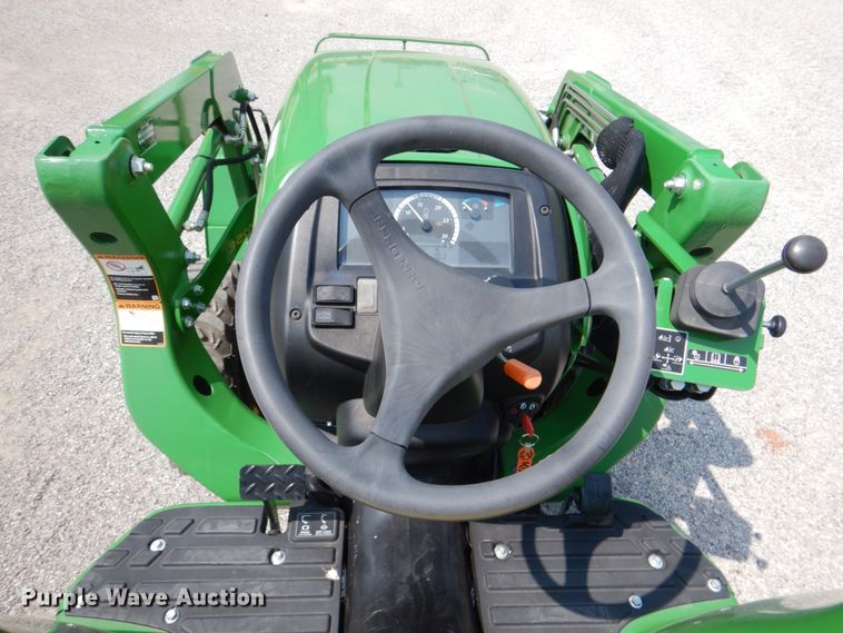 image for item IR9037 2017 John Deere 3025E  MFWD tractor