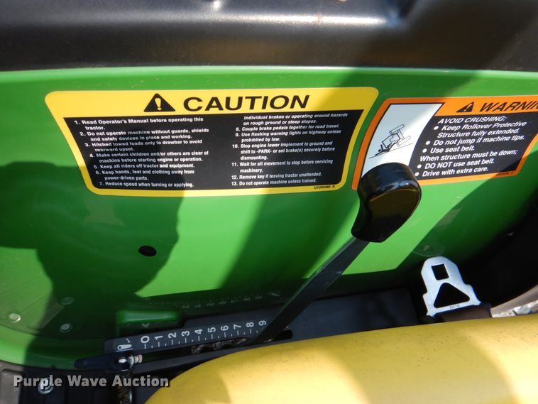 image for item IR9037 2017 John Deere 3025E  MFWD tractor