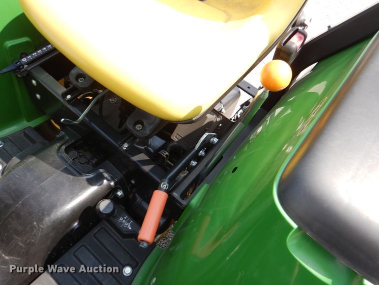 image for item IR9037 2017 John Deere 3025E  MFWD tractor