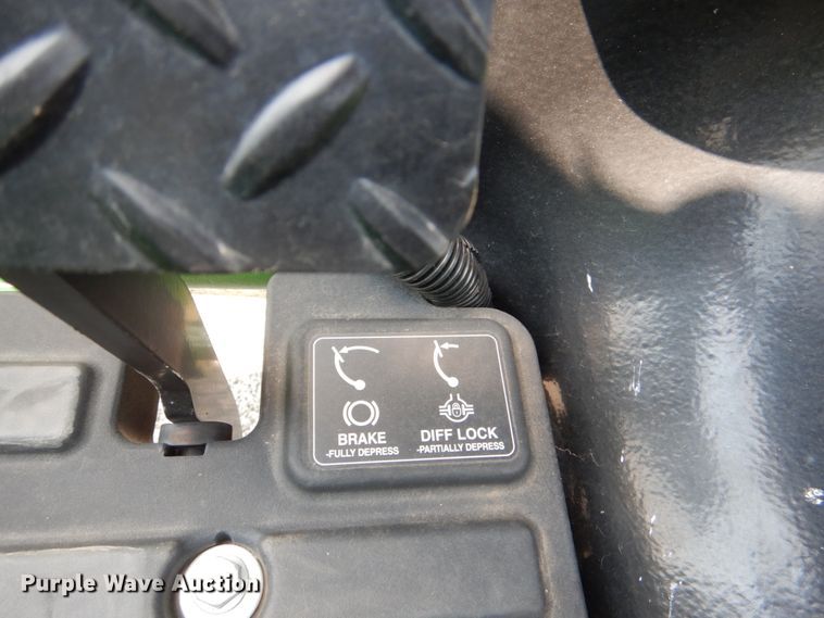 image for item IR9037 2017 John Deere 3025E  MFWD tractor