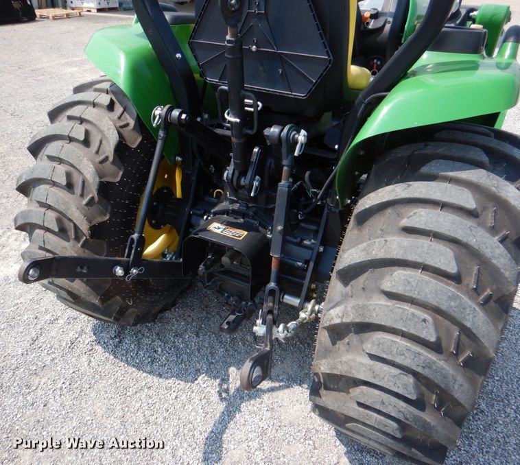 image for item IR9037 2017 John Deere 3025E  MFWD tractor