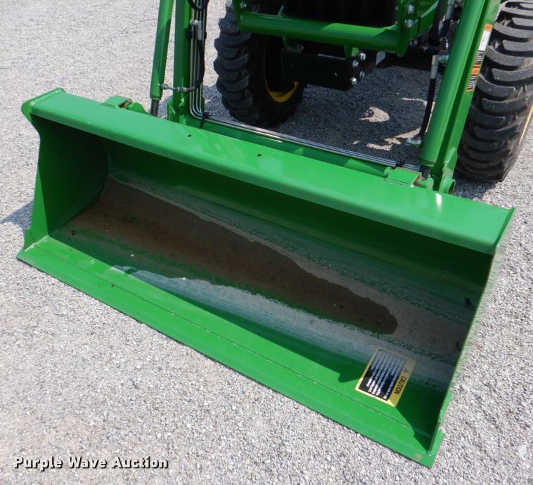 image for item IR9037 2017 John Deere 3025E  MFWD tractor