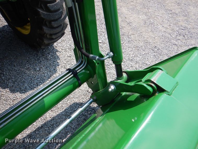 image for item IR9037 2017 John Deere 3025E  MFWD tractor