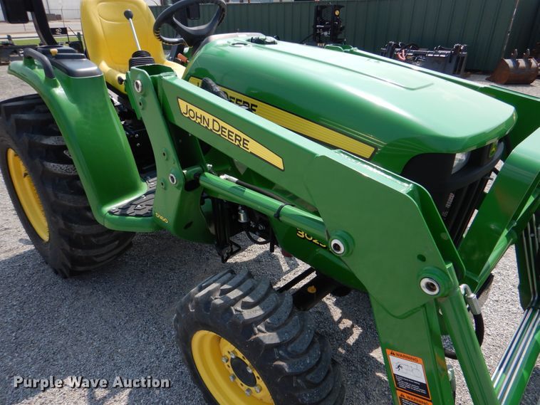 image for item IR9037 2017 John Deere 3025E  MFWD tractor