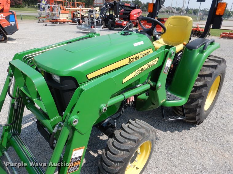 image for item IR9037 2017 John Deere 3025E  MFWD tractor