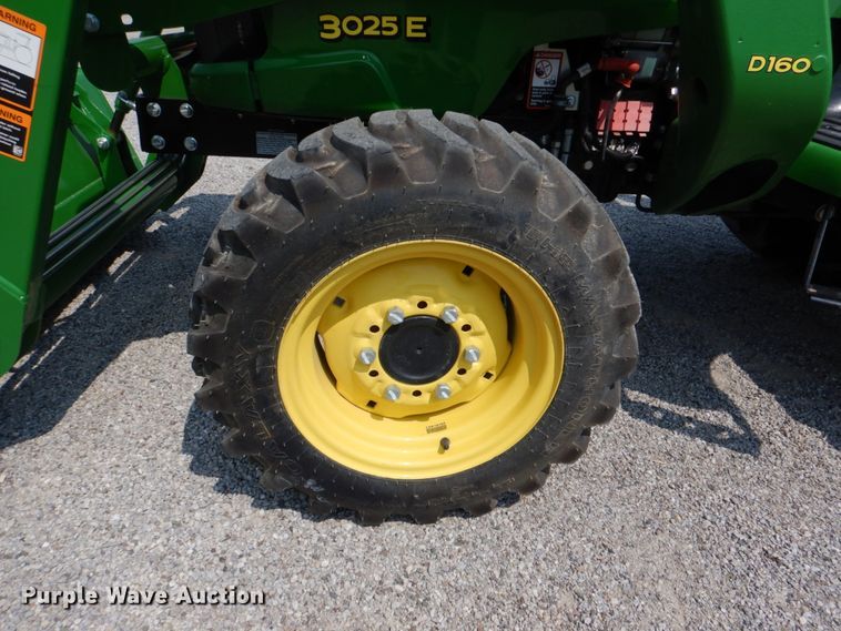 image for item IR9037 2017 John Deere 3025E  MFWD tractor