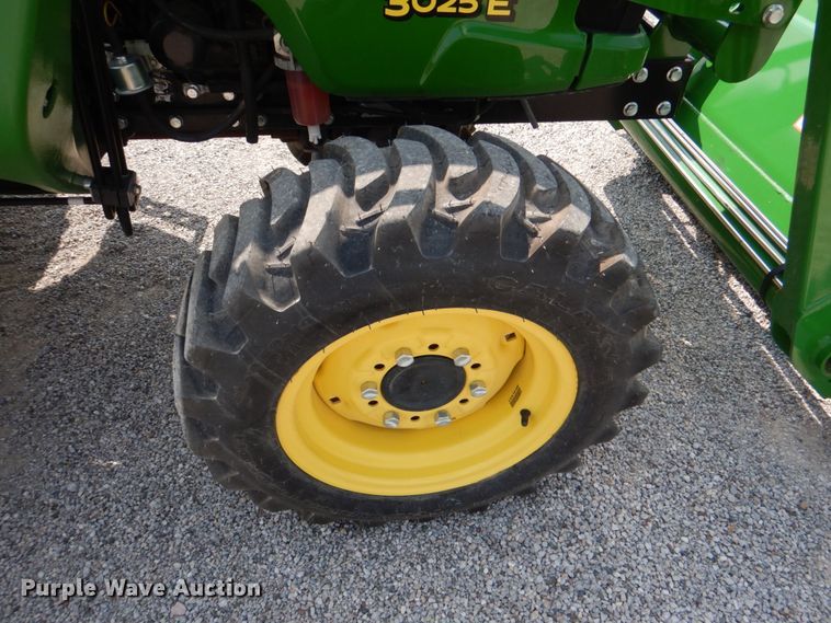 image for item IR9037 2017 John Deere 3025E  MFWD tractor