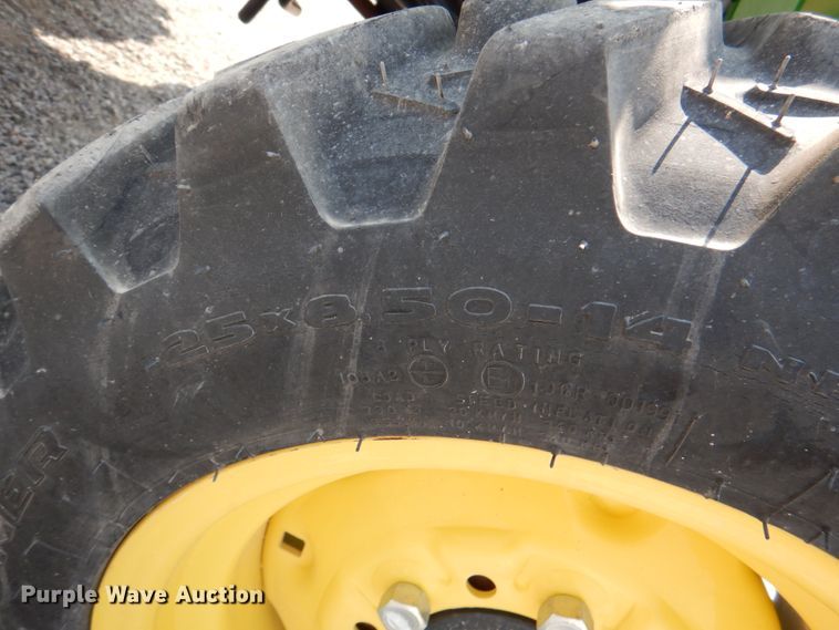 image for item IR9037 2017 John Deere 3025E  MFWD tractor