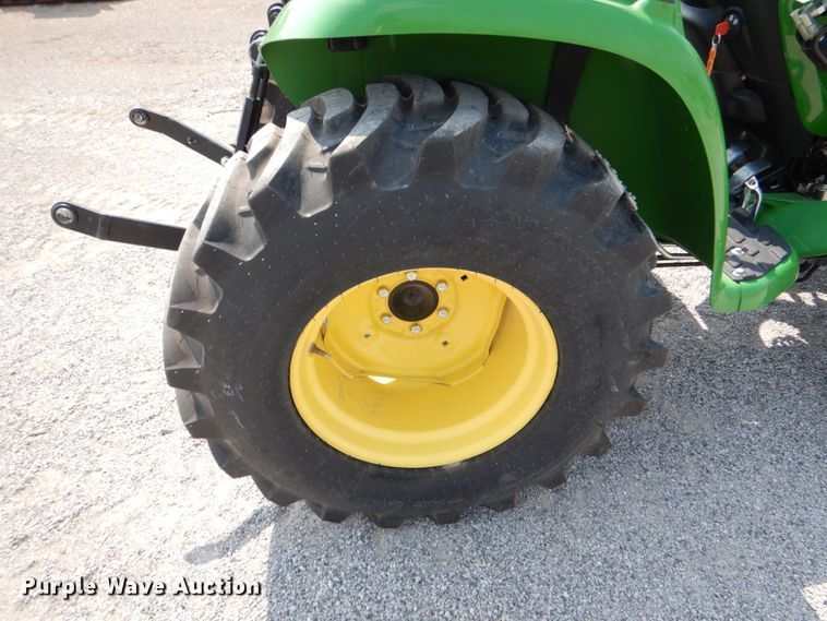 image for item IR9037 2017 John Deere 3025E  MFWD tractor