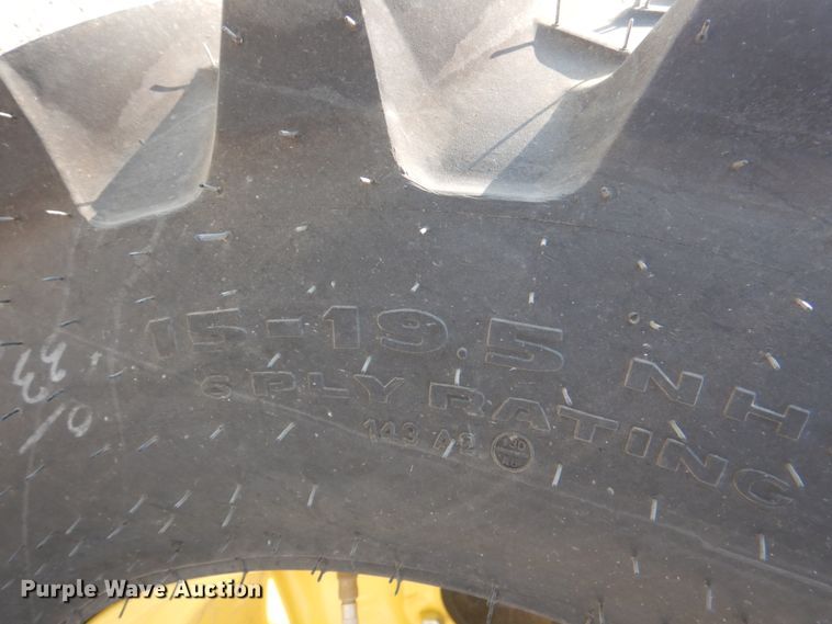 image for item IR9037 2017 John Deere 3025E  MFWD tractor