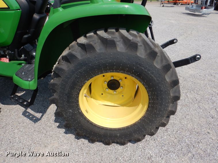 image for item IR9037 2017 John Deere 3025E  MFWD tractor