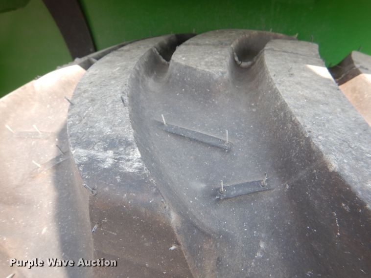 image for item IR9037 2017 John Deere 3025E  MFWD tractor