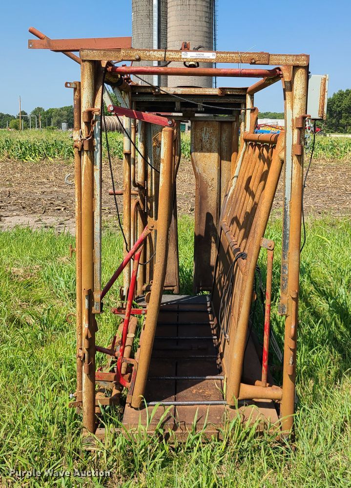 image for item IU9298 W-W  squeeze chute