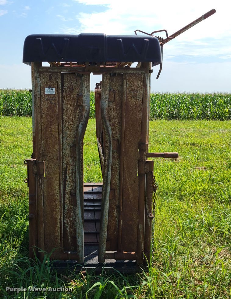 image for item IU9298 W-W  squeeze chute