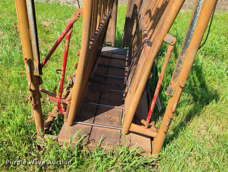 image for item IU9298 W-W  squeeze chute