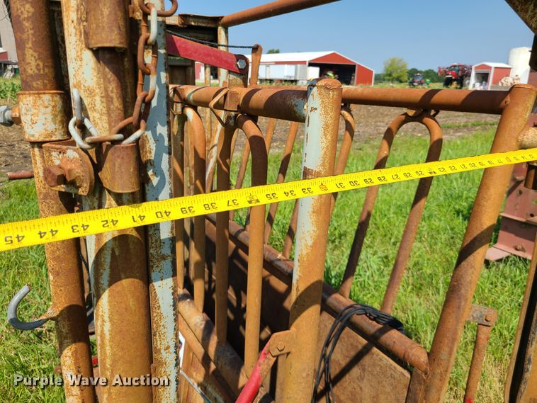 image for item IU9298 W-W  squeeze chute