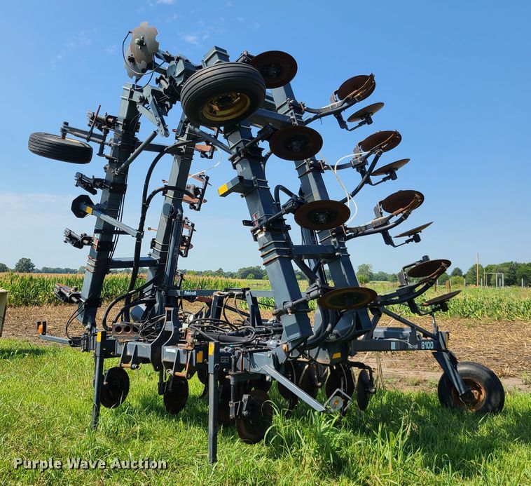 image for item IU9300 Flexi-Coil 8100  air seeder toolbar