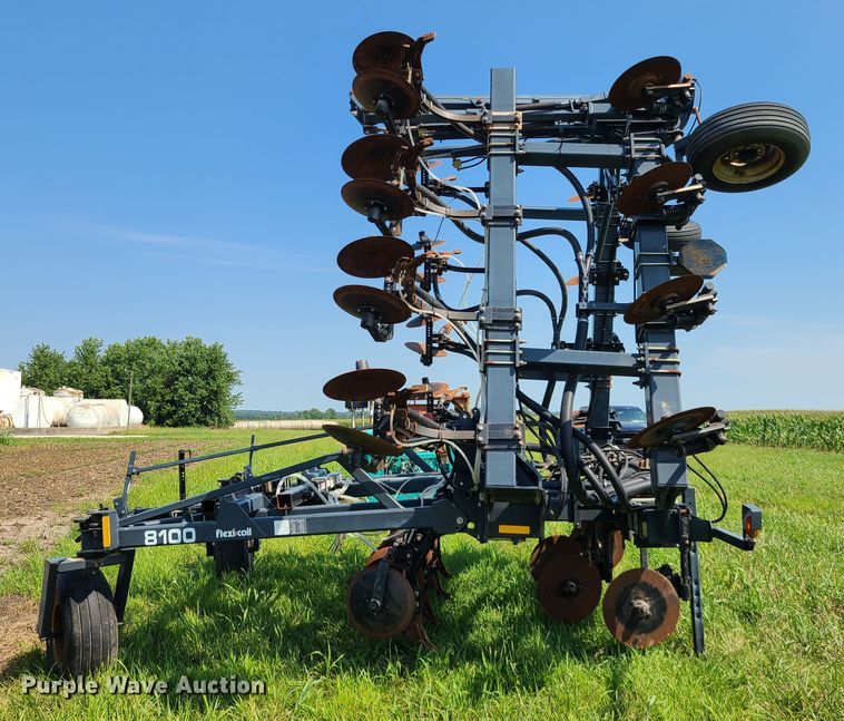 image for item IU9300 Flexi-Coil 8100  air seeder toolbar