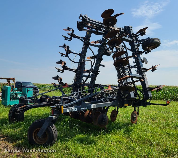 image for item IU9300 Flexi-Coil 8100  air seeder toolbar