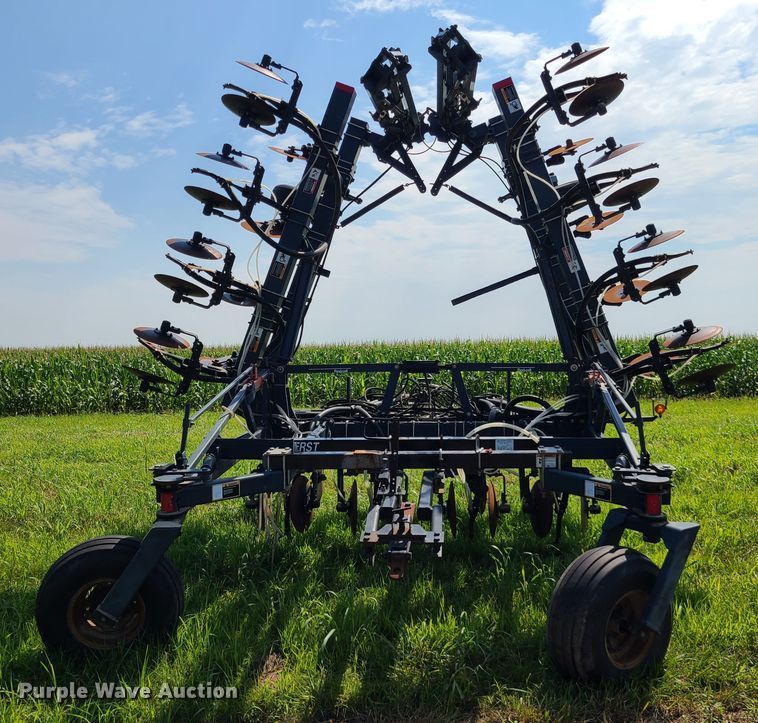 image for item IU9300 Flexi-Coil 8100  air seeder toolbar