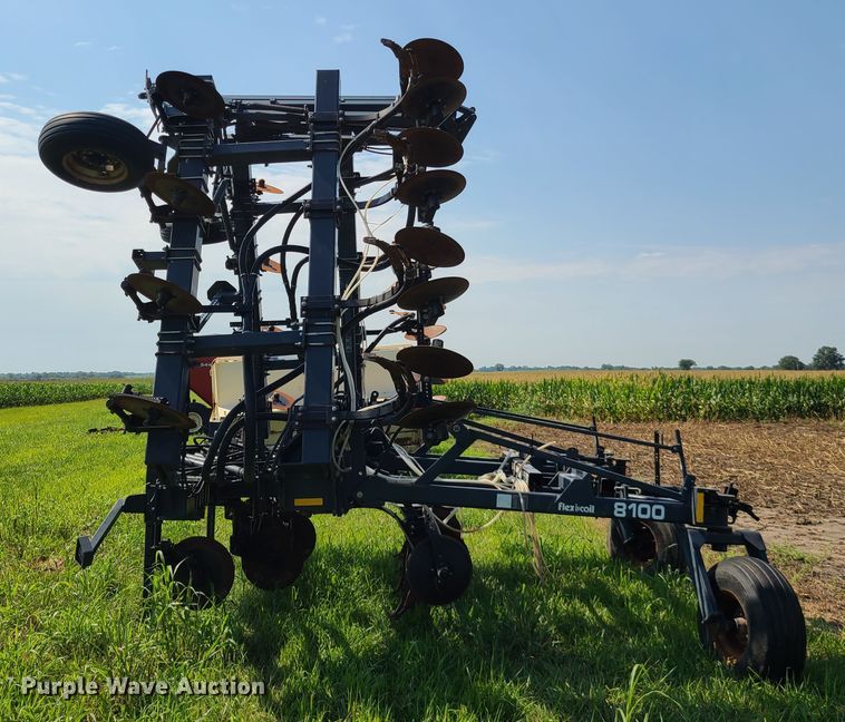 image for item IU9300 Flexi-Coil 8100  air seeder toolbar
